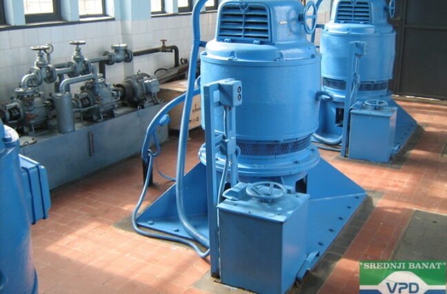 Osnovna funkcija crpnih stanica je odvodnjavanje, ali i snabdevanje kanala vodom kada to gravitacionim putem nije moguće, kao i regulisanje nivoa vode. Za evakuaciju suvišnih voda postoje 60 C.S. u funkciji, ukupnog kapaciteta 141,34 m3/s.