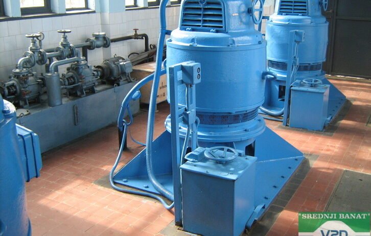 Osnovna funkcija crpnih stanica je odvodnjavanje, ali i snabdevanje kanala vodom kada to gravitacionim putem nije moguće, kao i regulisanje nivoa vode. Za evakuaciju suvišnih voda postoje 60 C.S. u funkciji, ukupnog kapaciteta 141,34 m3/s.