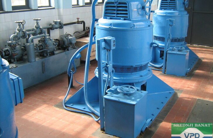 Osnovna funkcija crpnih stanica je odvodnjavanje, ali i snabdevanje kanala vodom kada to gravitacionim putem nije moguće, kao i regulisanje nivoa vode. Za evakuaciju suvišnih voda postoje 60 C.S. u funkciji, ukupnog kapaciteta 141,34 m3/s.