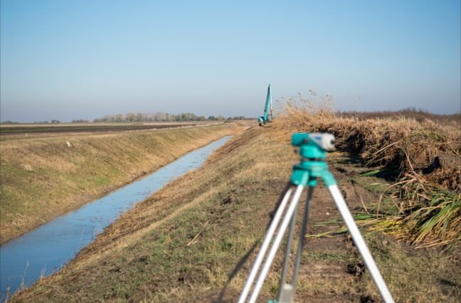 Zahvaljujući adekvatnoj i savremenoj mehanizaciji spremni smo da efikasno odgovorimo na sve zahteve naših poslovnih klijenata, a da pritom realizacija projekata bude jednako kvalitetna i blagovremena. Osnovni zadatak rukovodstva, odnosno, menadžmenta preduzeća je da obezbedi resurse, dok je zadatak zaposlenih i privremeno angažovanih radnika da svoje obaveze obavljaju savesno, odgovorno i u odgovarajućem vremenskom okviru. Upravo ova formula je garancija dugoročnog uspeha i odgovarajućeg kvaliteta usluga.